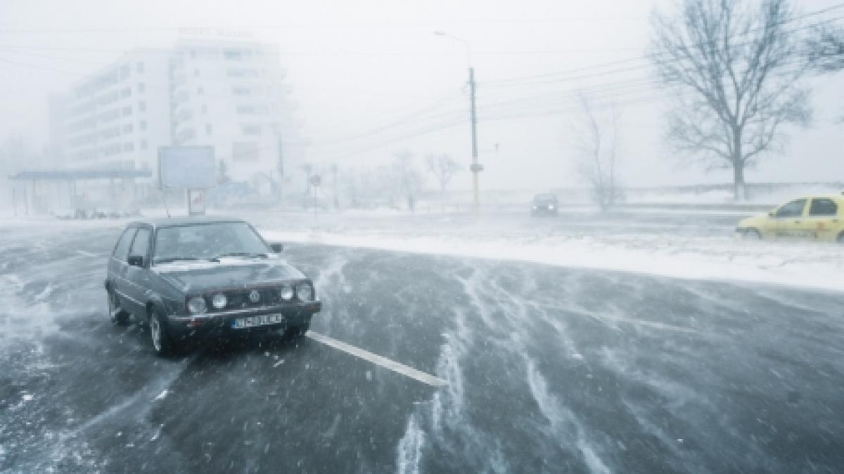 Alertă de furtuni în toată ţara, începând de sâmbătă de la ora 20:00