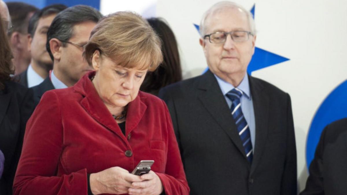 Obsedată de SMS-uri, Angela Merkel nu vrea să îşi facă cont pe Twitter