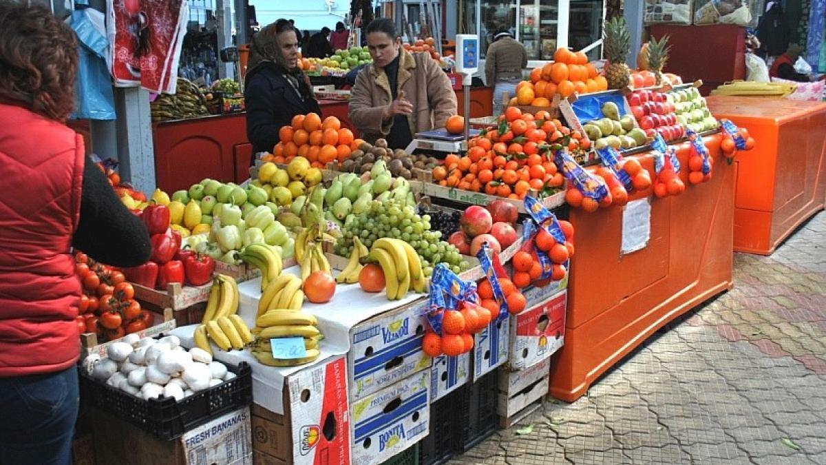 E foame de profit. Comercianţii au dublat preţurile legumelor şi fructelor, imediat după sărbători