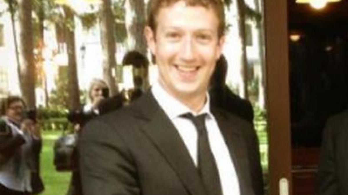 Facebook îi taxează cu 100 de dolari pe cei care vor să-i trimită un mesaj lui Mark Zuckerberg 