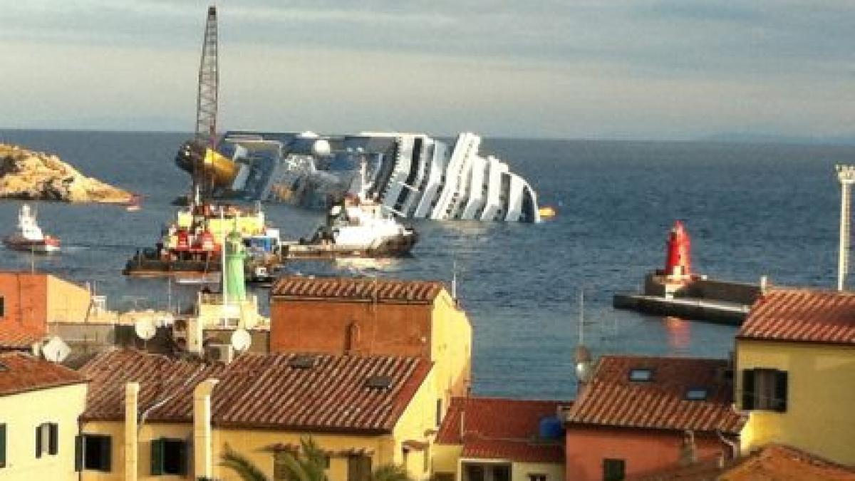 Epava navei Costa Concordia va fi ridicată cel mai târziu în luna septembrie