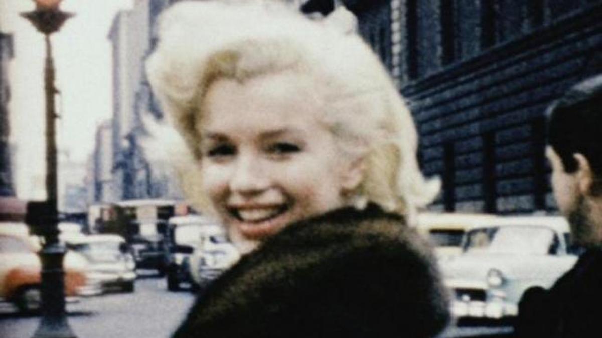 Fotografii NEMAIVĂZUTE cu Marilyn Monroe, arătate publicului după aproape cinci decenii