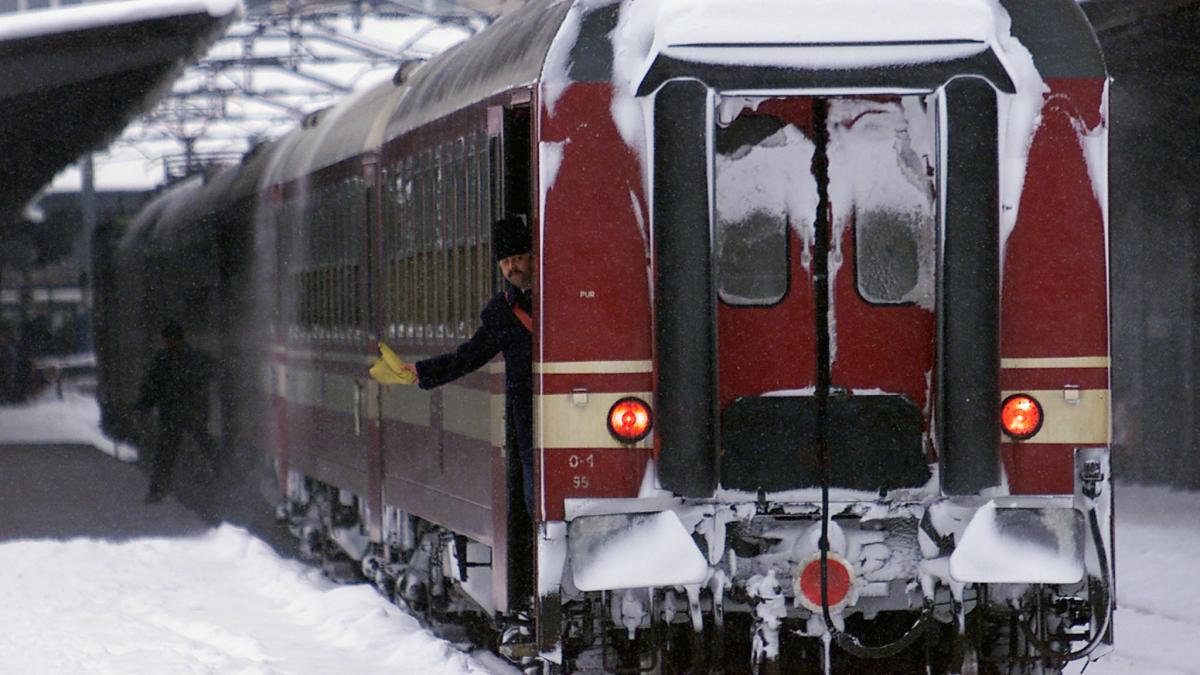 Greva la CFR Braşov continuă. Peste 200 de angajaţi, în special mecanici de tren, refuză să intre la muncă