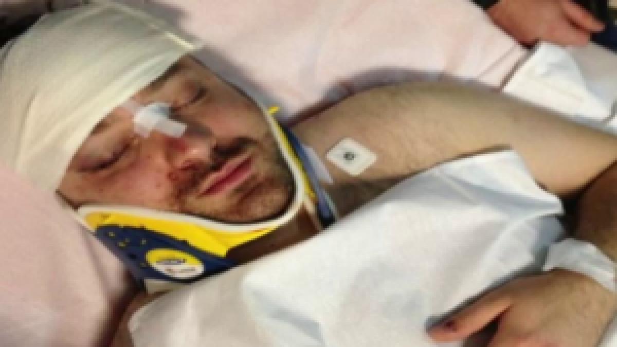 Andrei Ţârdea a fost bătut măr în faţa unui restaurant. Trei indivizi necunoscuţi l-au agresat în plină stradă