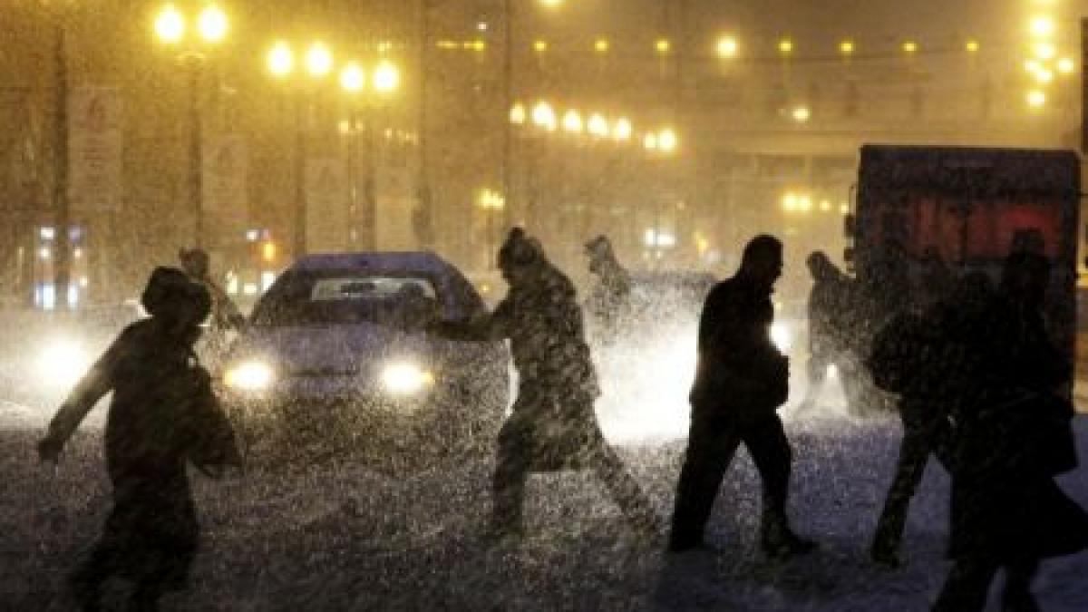 Meteorologii au emis o avertizare cod ROŞU de viscol. Ce sunt sfătuiţi românii care pleacă în călătorie