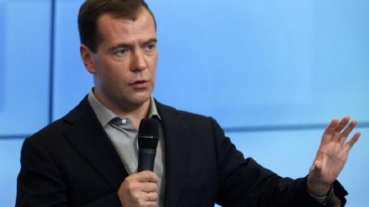 Medvedev: Riscul prăbuşirii pieţelor materiilor prime, principalul pericol pentru economia Rusiei