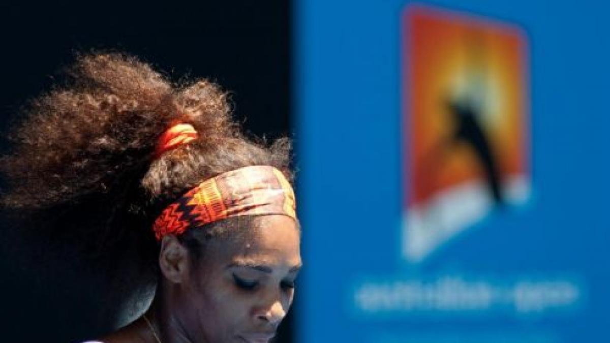 Serena Williams, eliminată surpinzător de la Australian Open. Federer câştigă în cinci seturi în faţa lui Tsonga