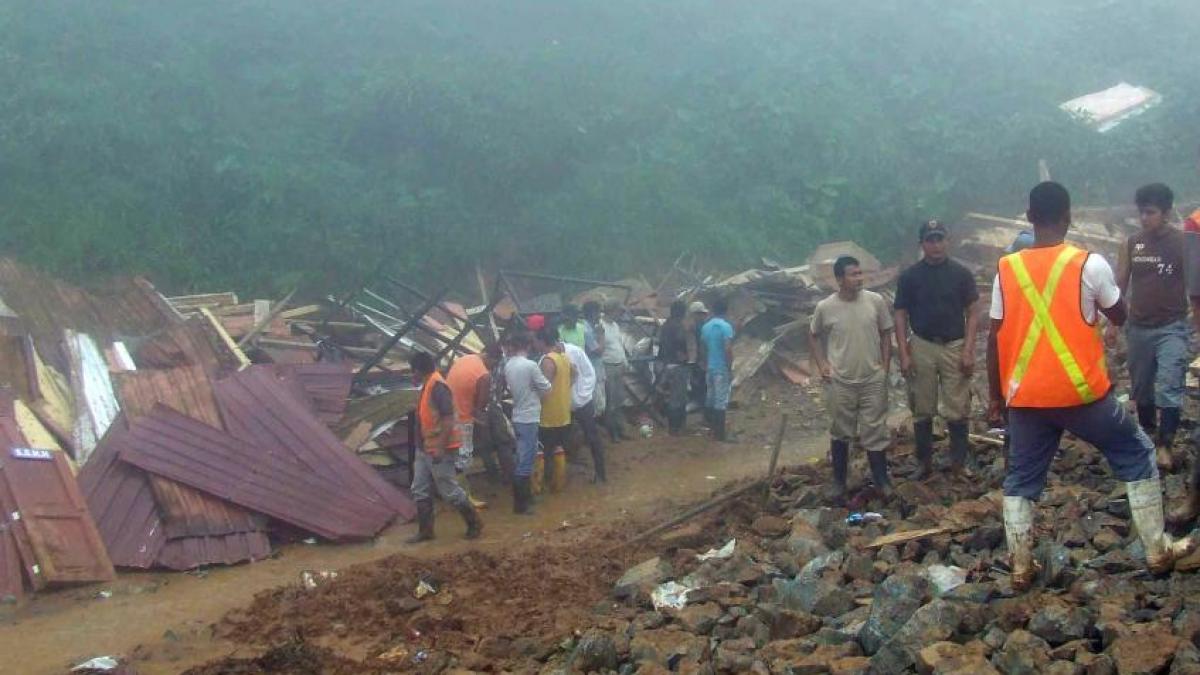 Ecuador: Cel puţin 12 persoane au murit în urma prăbuşirii unei mine