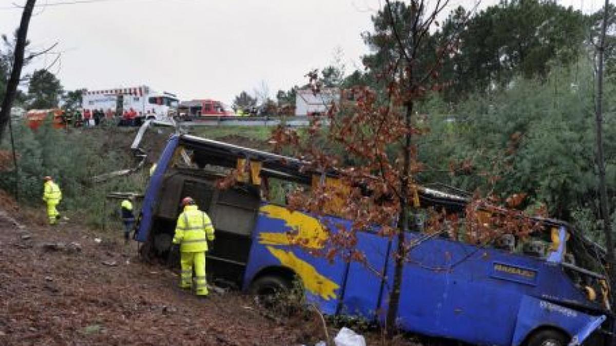 Portugalia. Cel puţin 10 morţi şi 33 de răniţi după ce un autocar s-a răsturnat într-o prăpastie