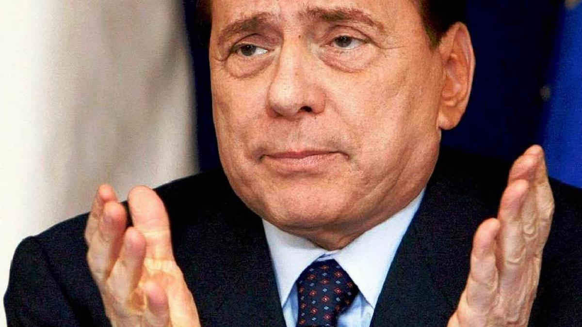 O nouă gafă marca Berlusconi: &quot;Mussolini s-a descurcat bine!&quot;