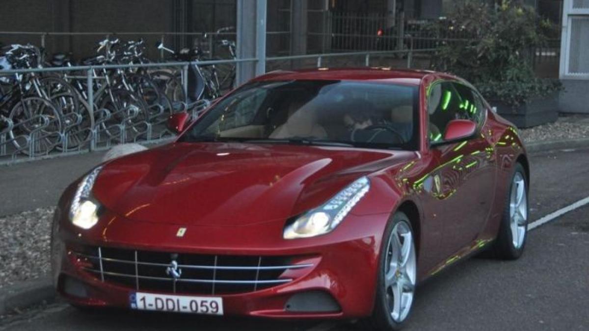 Unii zic că a aruncat banii pe fereastră. Ce a făcut un bărbat cu acest Ferrari FF