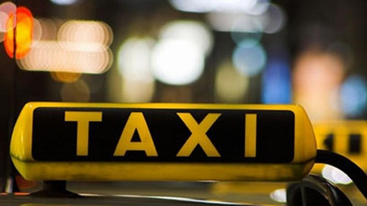 Au înjunghiat un taximetrist, i-au dat cu spray paralizant, apoi i-au distrus maşina pentru că nu le-a pus manele în timpul călătoriei