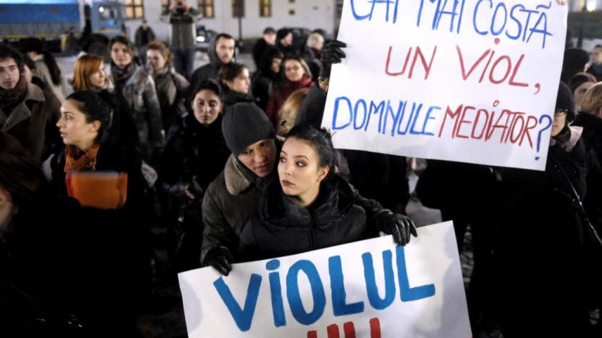 Protest în Capitală faţă de includerea violului în Legea medierii: &quot;Trauma violului nu este moftul mediatorului!&quot;