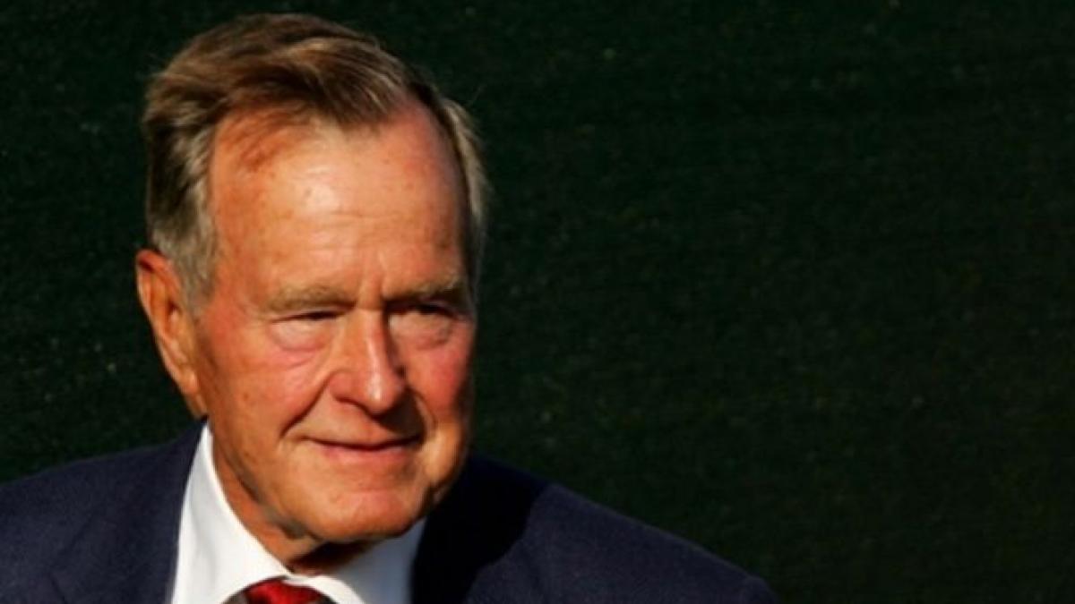 Un hacker a postat online email-uri private ale lui George H.W. Bush