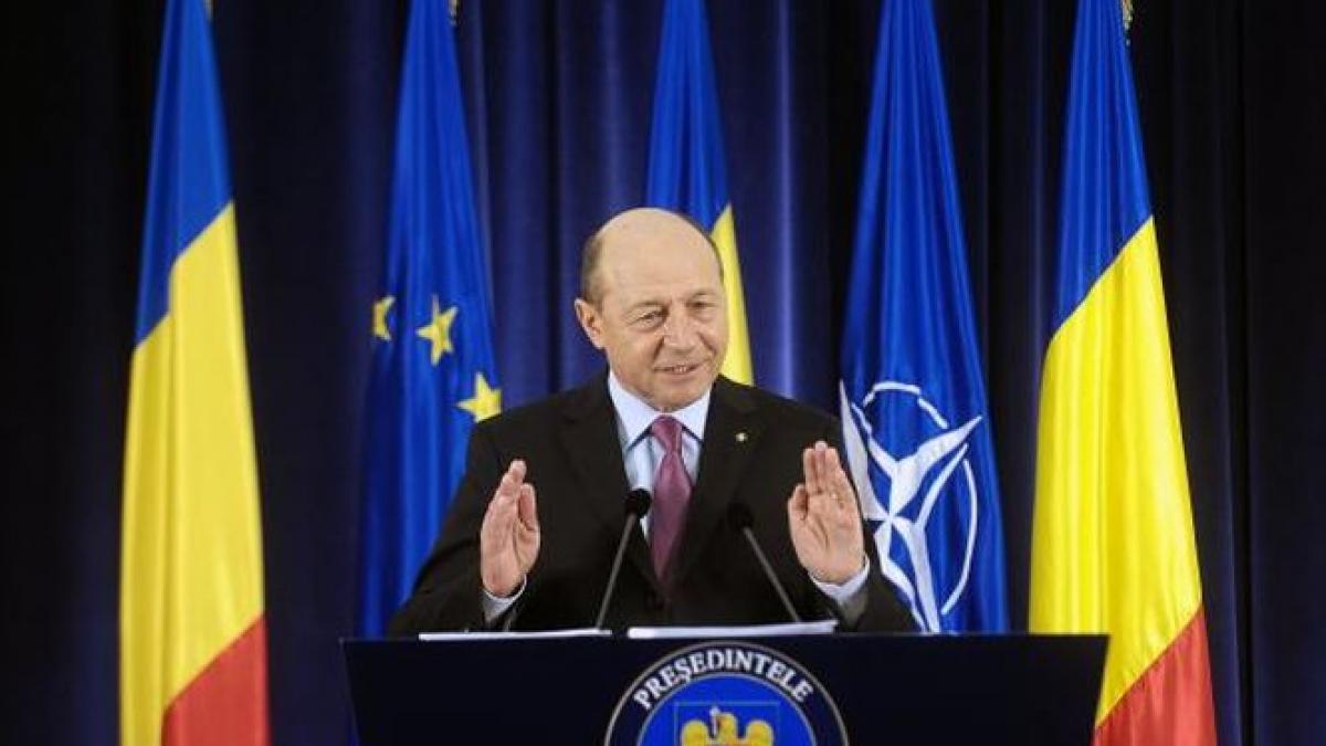 Băsescu critică &quot;scrisoarea semnată&quot; a premierului Ponta. Soluţia ar fi redactarea unei alte scrisori