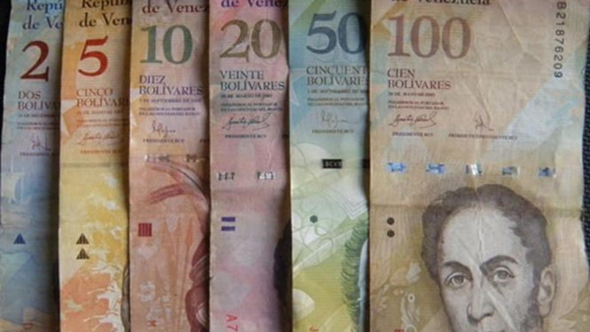 Venezuela a devalorizat moneda naţională cu 32%, pentru a cincea oară în ultimii nouă ani