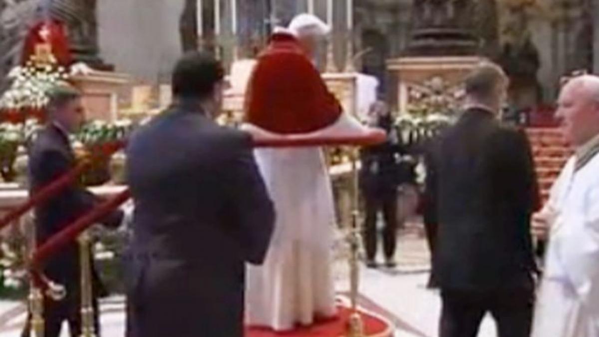 Cele mai recente imagini cu Papa Benedict al XVI-lea. Materialul a fost filmat sâmbătă