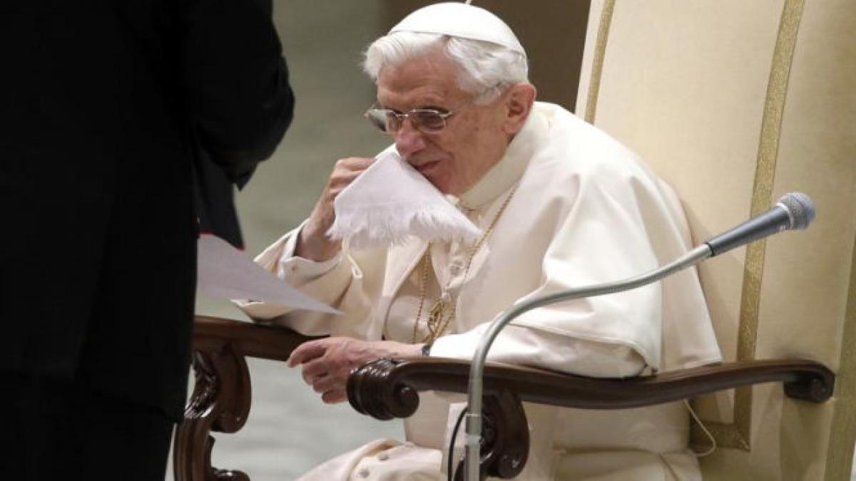 Prima apariţie a Papei Benedict al XVI-lea după anunţarea demisiei