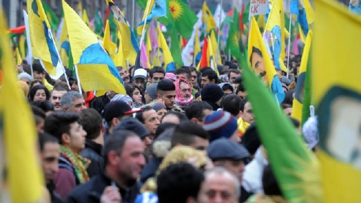 Zeci de mii de kurzi au defilat la Strasbourg, pentru a cere eliberarea liderului PKK, Abdullah Ocalan