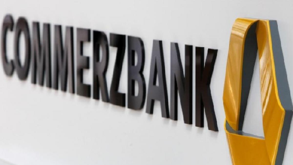 Directorul general al Commerzbank a renunţat la bonusuri şi a redus beneficiile băncii