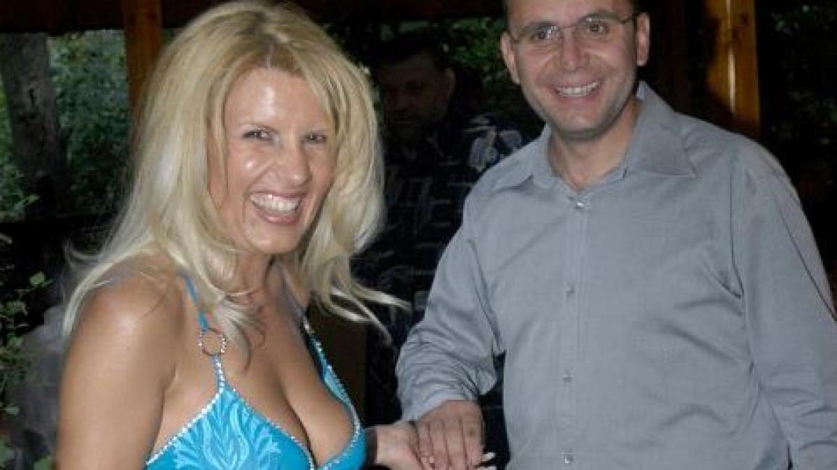 Fotografie document: Elena Udrea, când era secretara secretarului general PSD