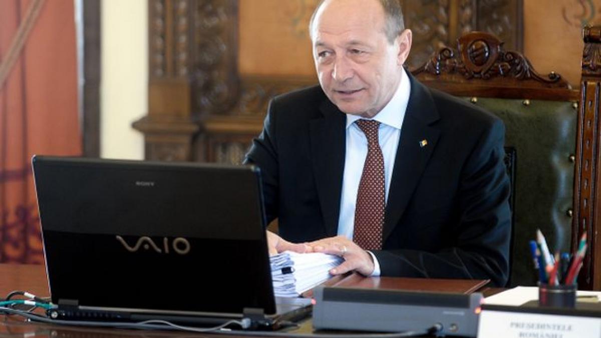 Băsescu îl atacă pe Blaga, pe Facebook: Nu pot avea dialog cu liderii PDL cât timp conducerea e asigurată de actuala echipă