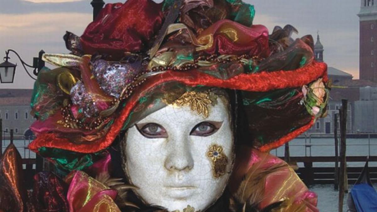 Intraţi în lumea fascinantă a Carnavalului de la Veneţia. Institutul Italian de Cultură vă învită la expoziţia de fotografie „Măşti la Veneţia”