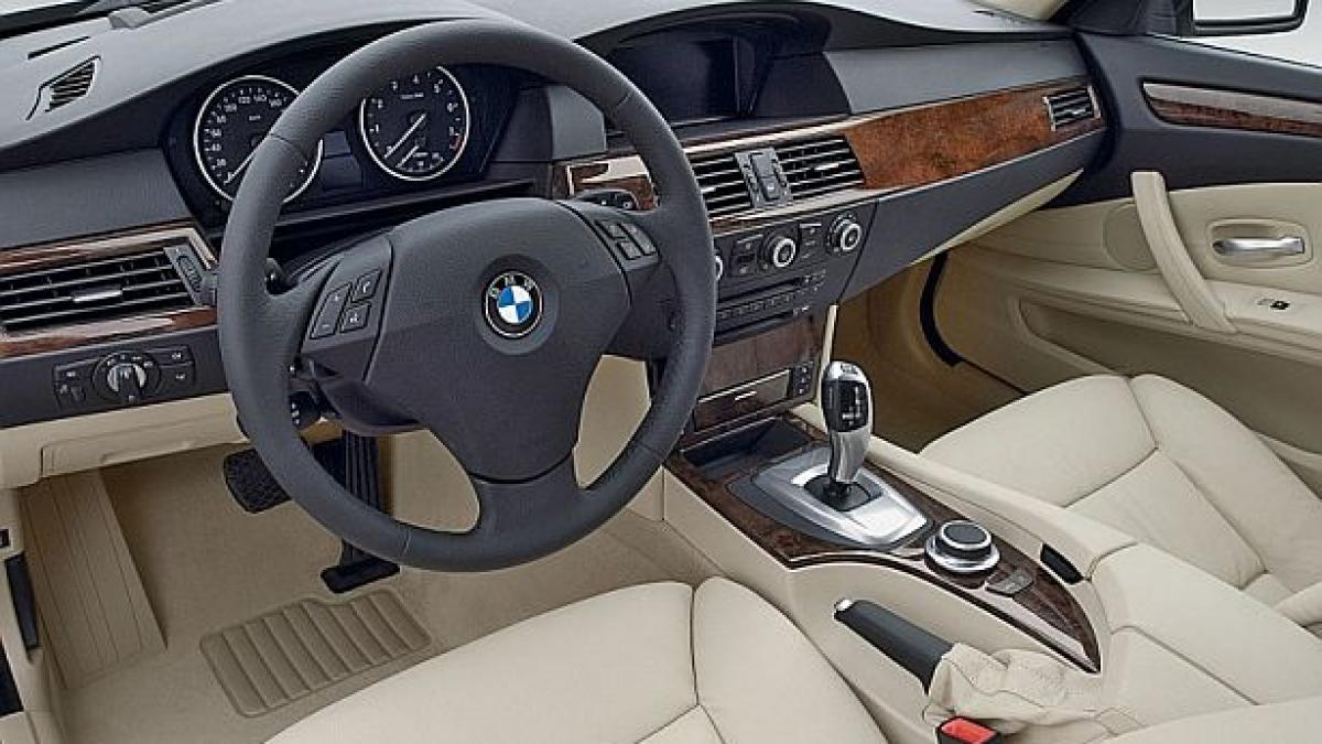 Probleme serioase pentru deţinătorii de BMW. Gigantul auto recheamă în fabrică jumătate de MILION de maşini