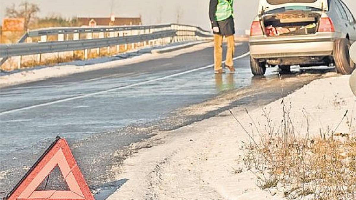 Metoda ingenioasă pe care o folosesc hoţii. Înţeapă roţile maşinilor, apoi fug cu bunurile lăsate pe scaunul din dreapta