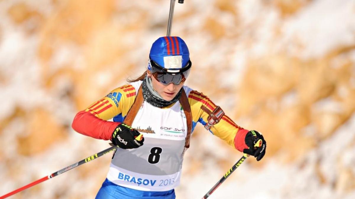 Românca Dorottya Buzaş, medaliată cu argint la biatlon, în proba de sprint 6 km