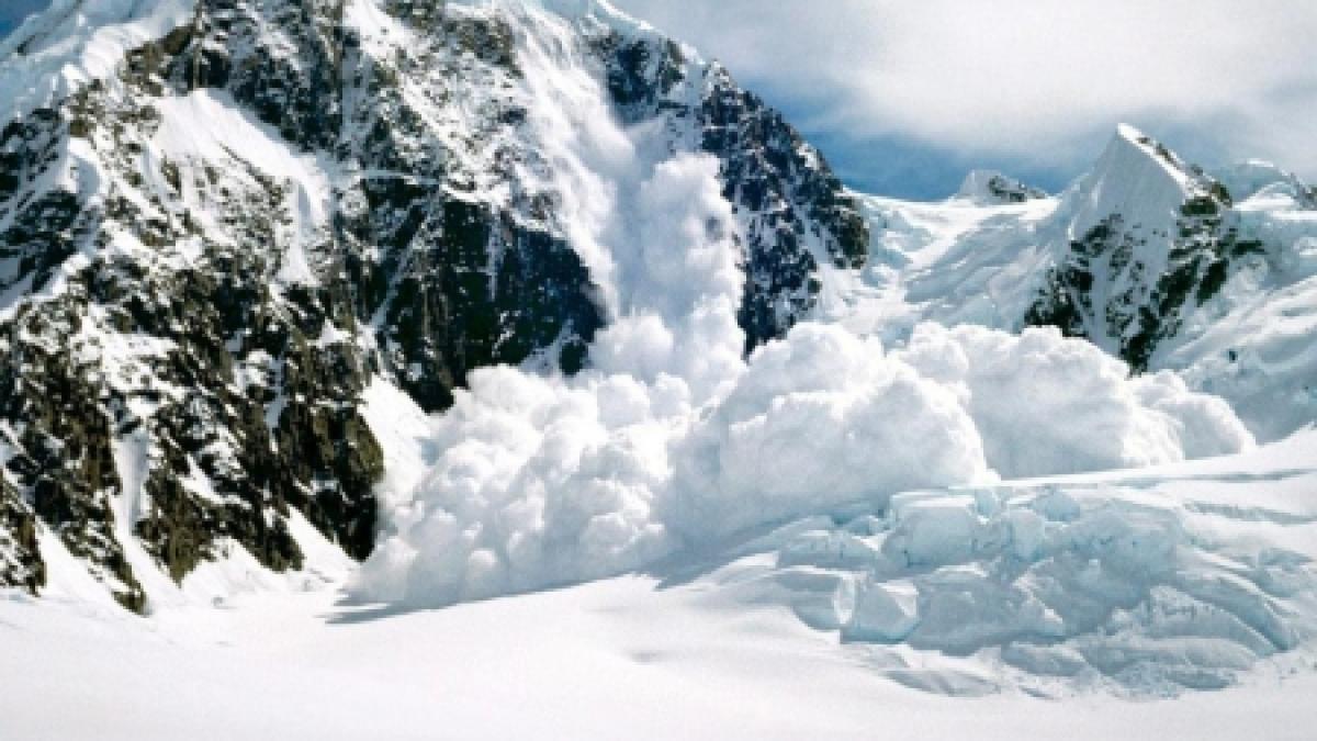 Risc de avalanşă în Munţii Făgăraş şi Bucegi. La Bâlea Lac, stratul de zăpadă măsoară aproximativ trei metri