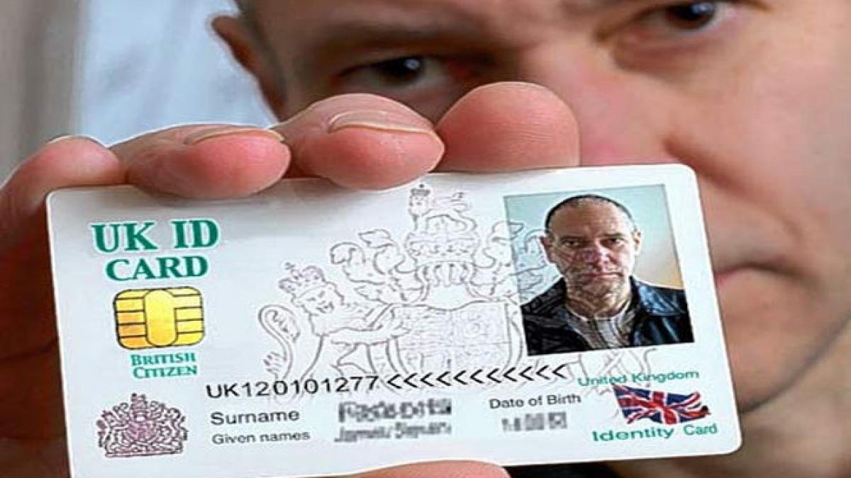 Marea Britanie ar putea introduce un card de identitate contracost pentru imigranţii din UE 