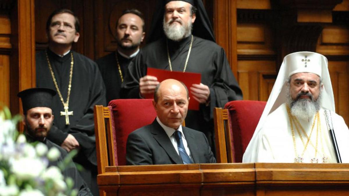 Traian Băsescu: Dumnezeu mă iubeşte. Radu Tudor: Dumnzeule mare, de ce tocmai pe el l-ai iertat de atâtea ori!