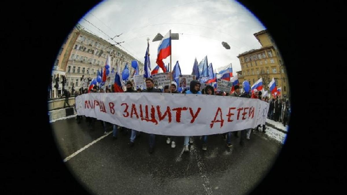 Moscova. Mii de persoane au protestat împotriva adopţiilor copiilor ruşi de către străini