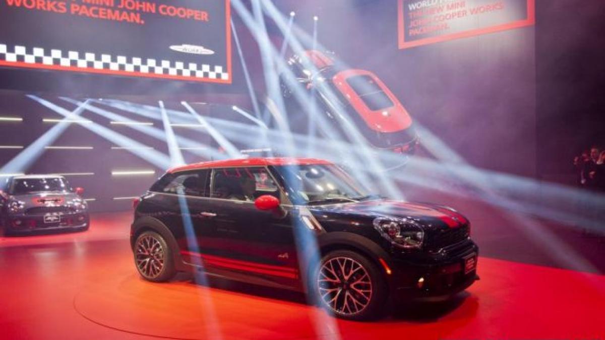 Al şaptelea model din gama MINI Cooper ajunge în România la un preţ de bază de 38.800 euro