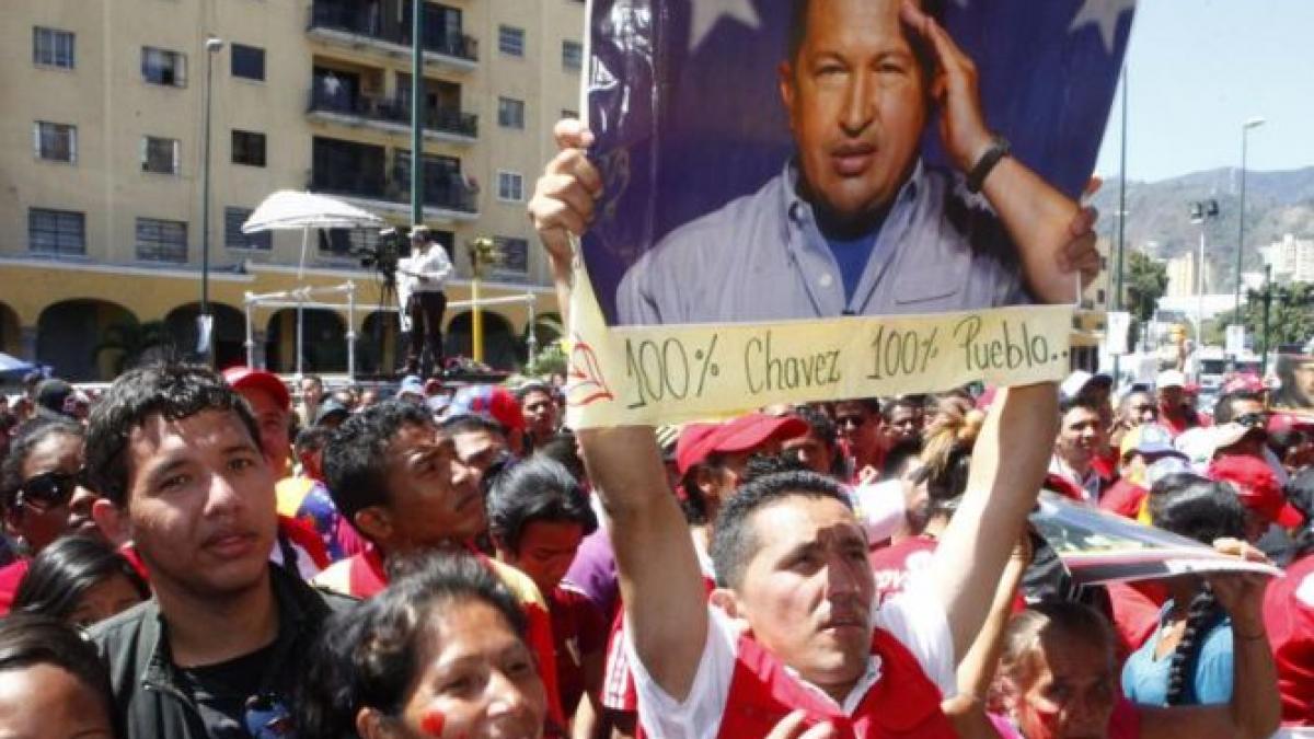 Hugo Chavez, la un pas de moarte. Preşedintele suferă de o nouă infecţie gravă