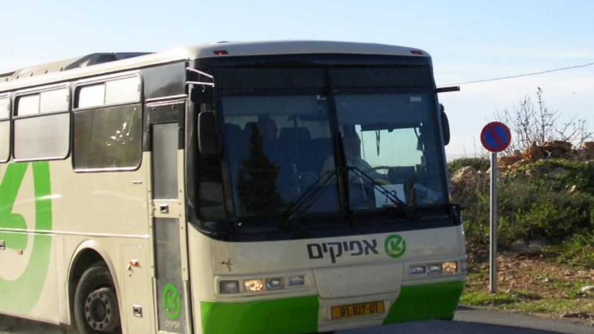 Israelul a lansat autobuze SPECIALE pentru palestinieni. Iniţiativa este privită ca o pavare spre APARTHEID