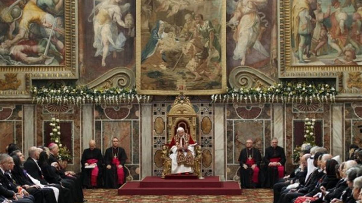 Cardinalii se reunesc pentru a patra zi consecutiv la Vatican. Trebuie să discute despre conclavul la care urmează să fie ales următorul Papă 