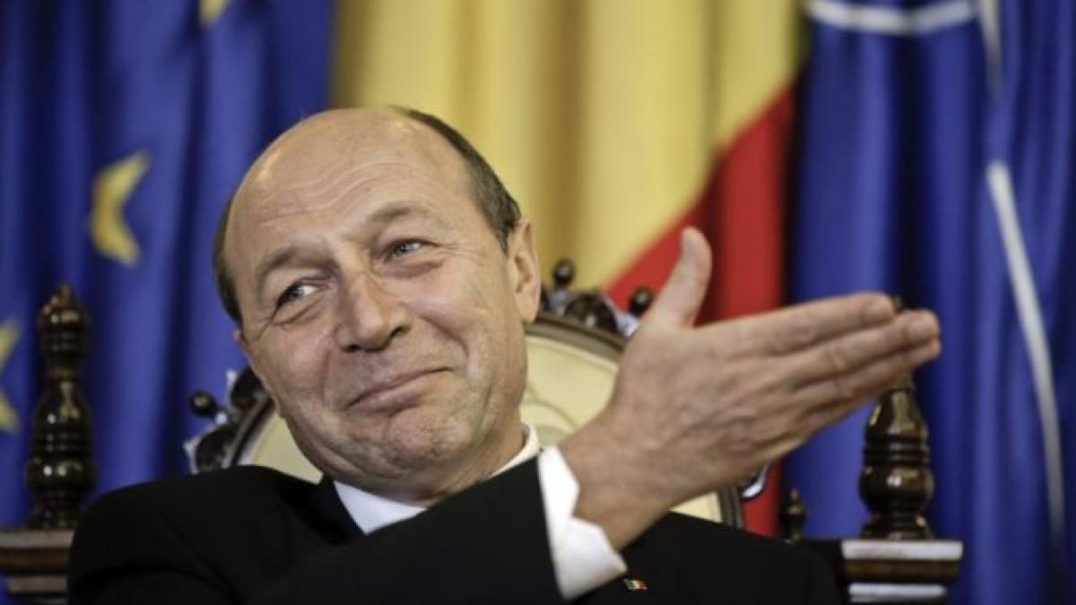 De ce a plecat Traian Băsescu &quot;inopinat&quot; de la dezbaterea privind revizuirea Constituţiei