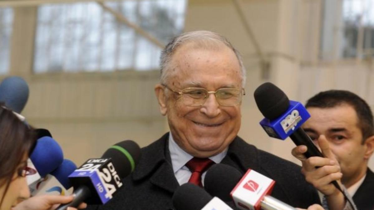 Ion Iliescu: Revizuirea Constituţiei trebuie realizată prin antrenarea inteligenţelor, nu prin directivele unora