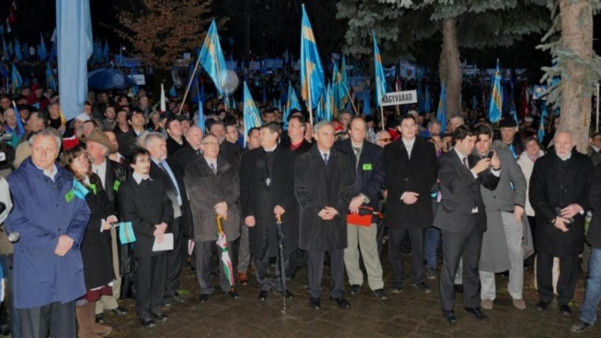 Marşul secuilor pentru autonomie. Circa 5.000 de oameni sunt prezenţi la manifestaţie