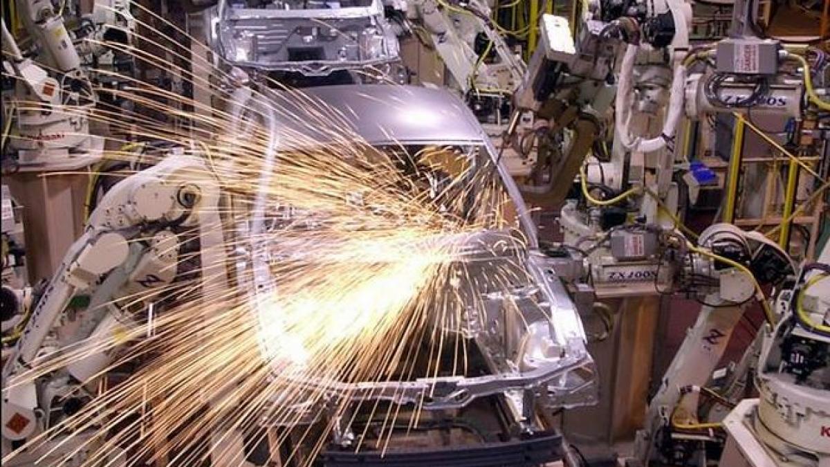 În lipsa lor, întreaga industrie auto s-ar prăbuşi. Investiţiile Ford în ţara noastră, dezbătute la &quot;România în mişcare&quot;