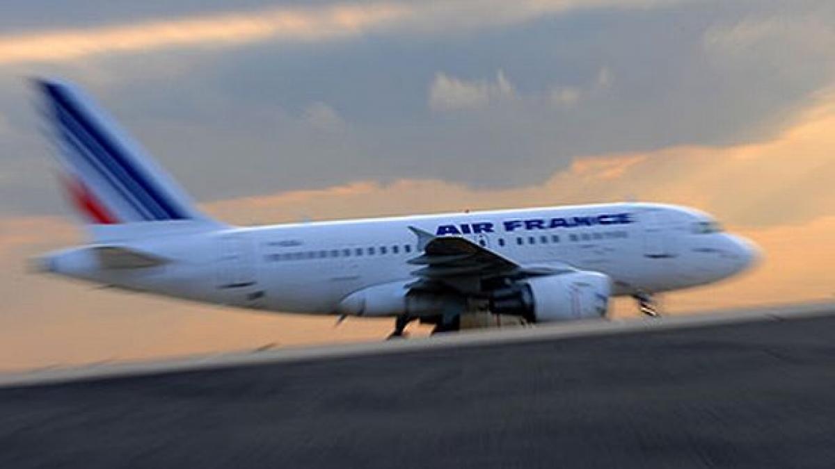 Un avion Air France a aterizat de urgenţă pe aeroportul din Bombay, din cauza unei probleme la unul dintre motoare