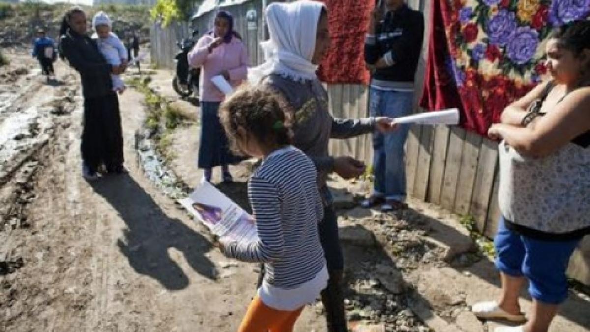 Ministrul de Interne francez: Toate taberele ilegale de romi vor fi demolate