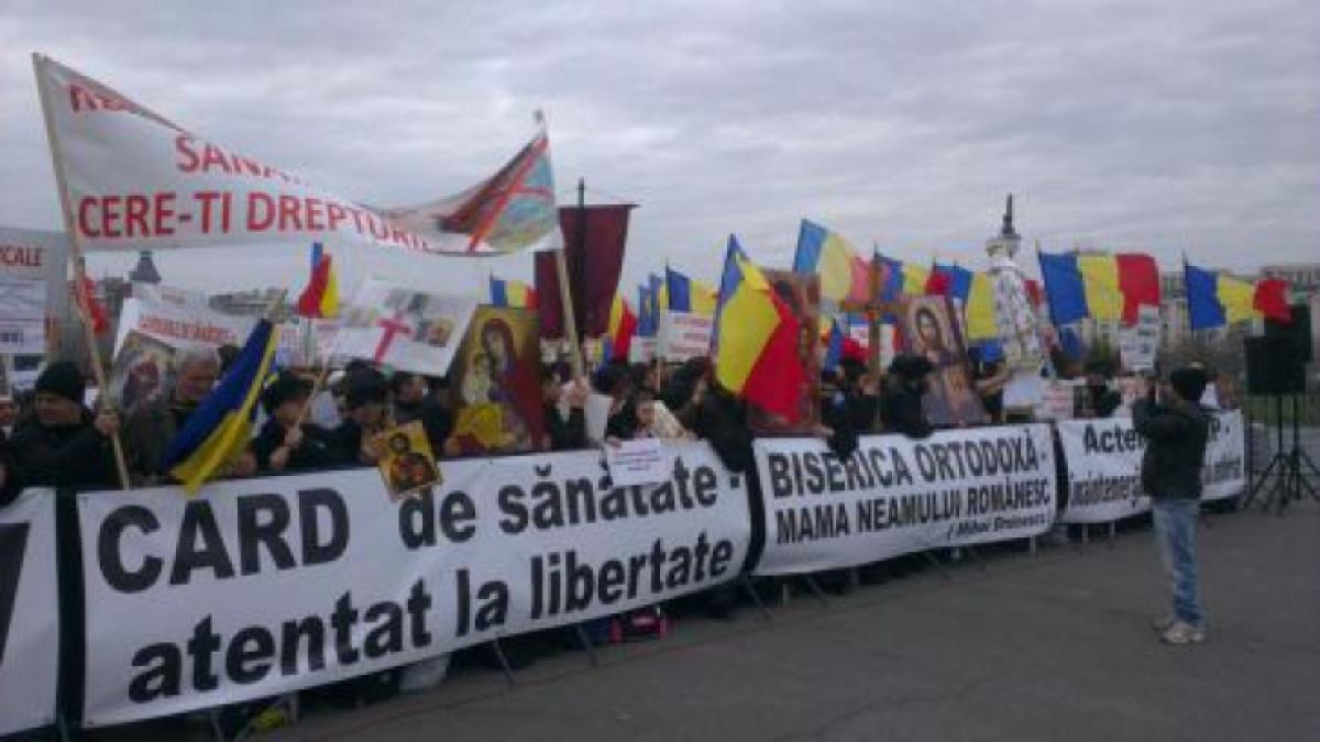 &quot;Sunt unealta Satanei. Dacă citeşti invers cuvântul &quot;card&quot;, îţi va ieşi &quot;DRAC&quot;. Proteste impotriva cardurilor cu CIP