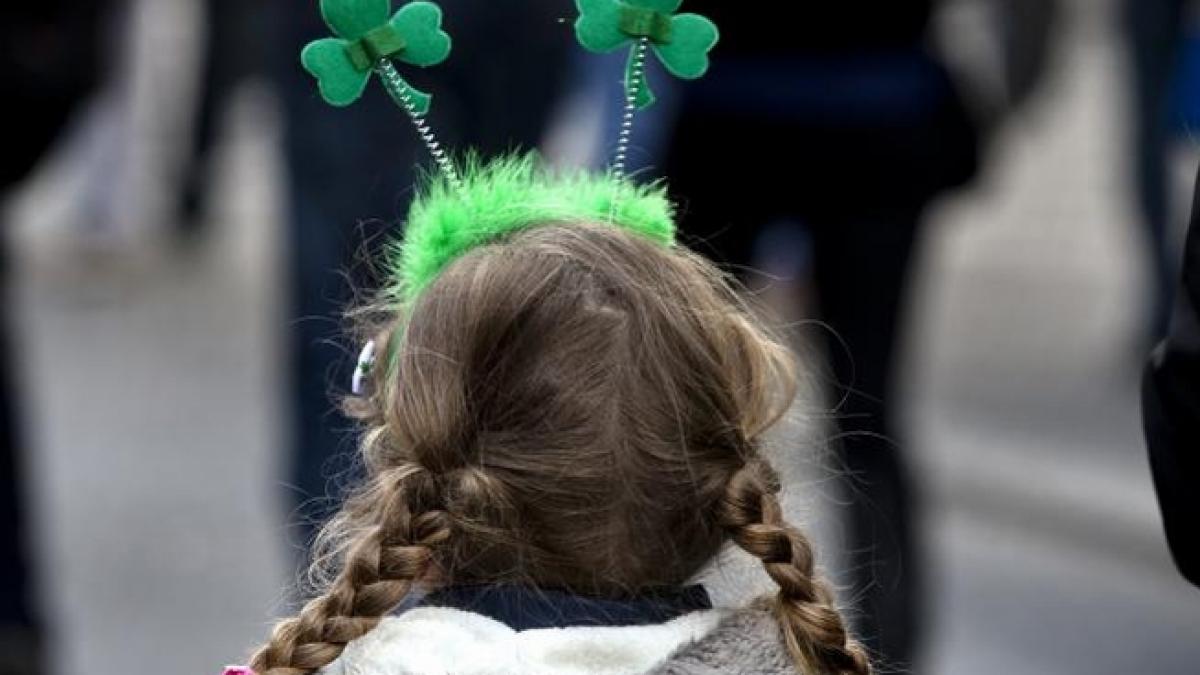 Circa 1.000 de persoane au participat la prima paradă de Saint Patrick's Day din Capitală