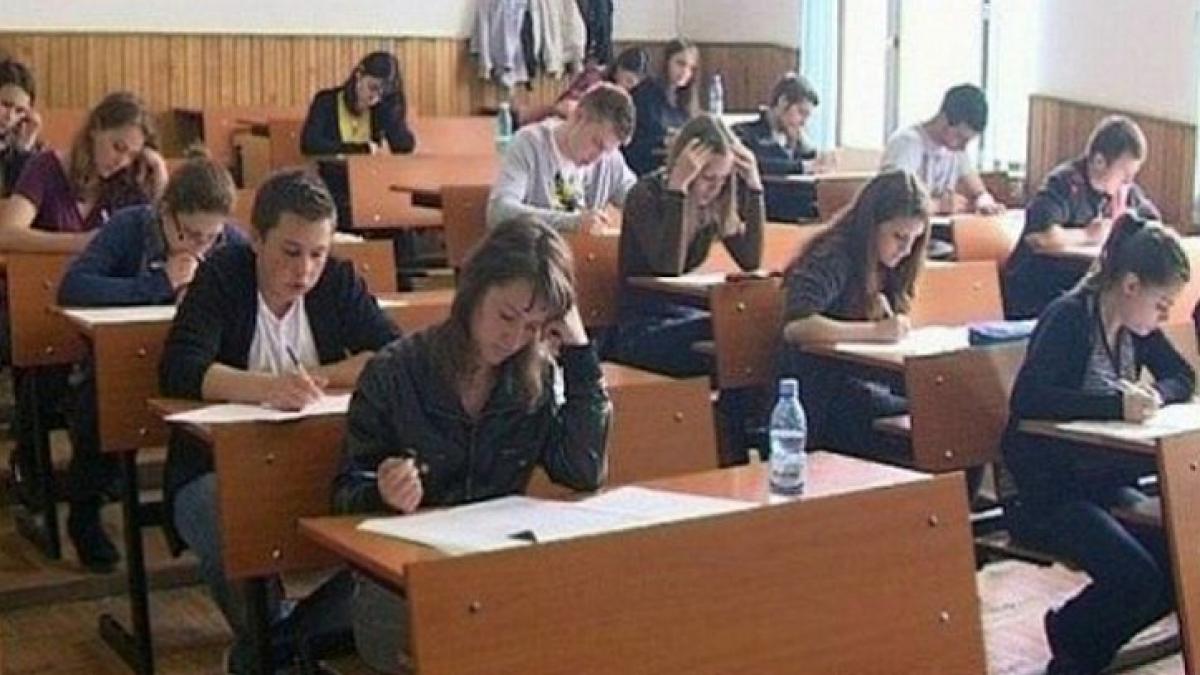 Leneşi pe banii părinţilor. Elevii de a XII-a, prea puţin interesaţi de BAC. Cluburile şi Facebook-ul le ocupă timpul