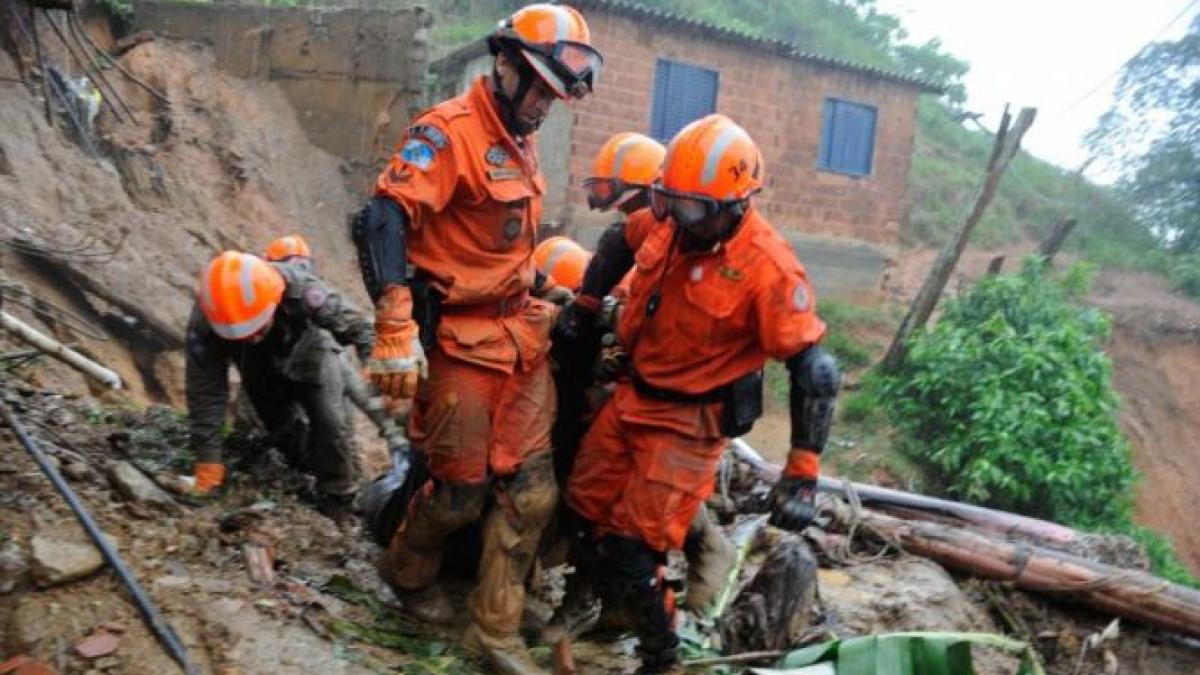 S-a dezlănţuit iadul în Brazilia. Oamenii au fost &quot;înghiţiţi&quot; de pământ