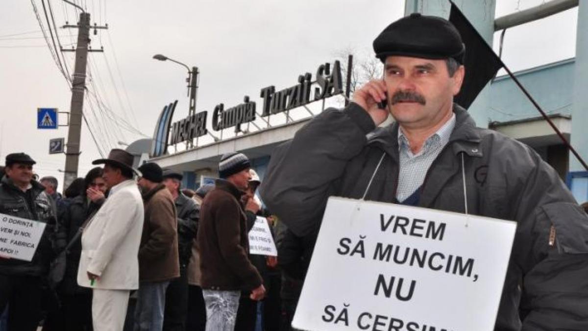 Şi-au adus copiii şi soţiile la protest ca să arate situaţia disperată în care se află. Protestele continuă la Mechel