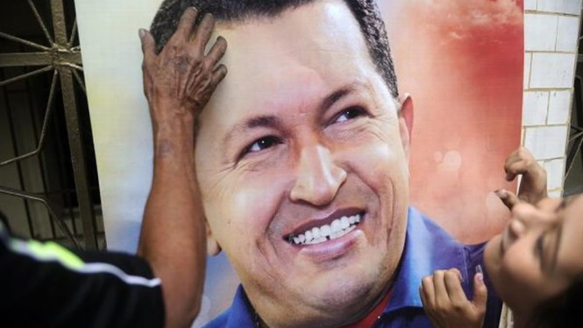 Medicii care l-au tratat pe Hugo Chavez au fost decoraţi în Venezuela